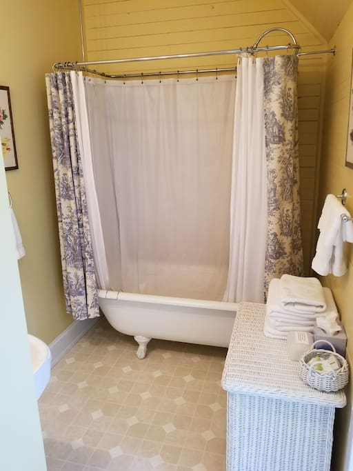 clawfoot tub in room w/king bed