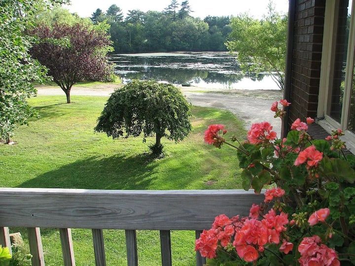 Spacious Lakeside Retreat Houses for Rent in Bellingham