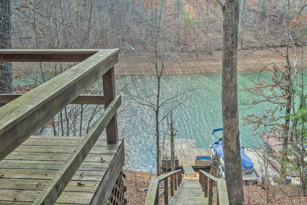 The 3-bedroom, 2-bath LaFollette vacation rental home is private and cozy.
