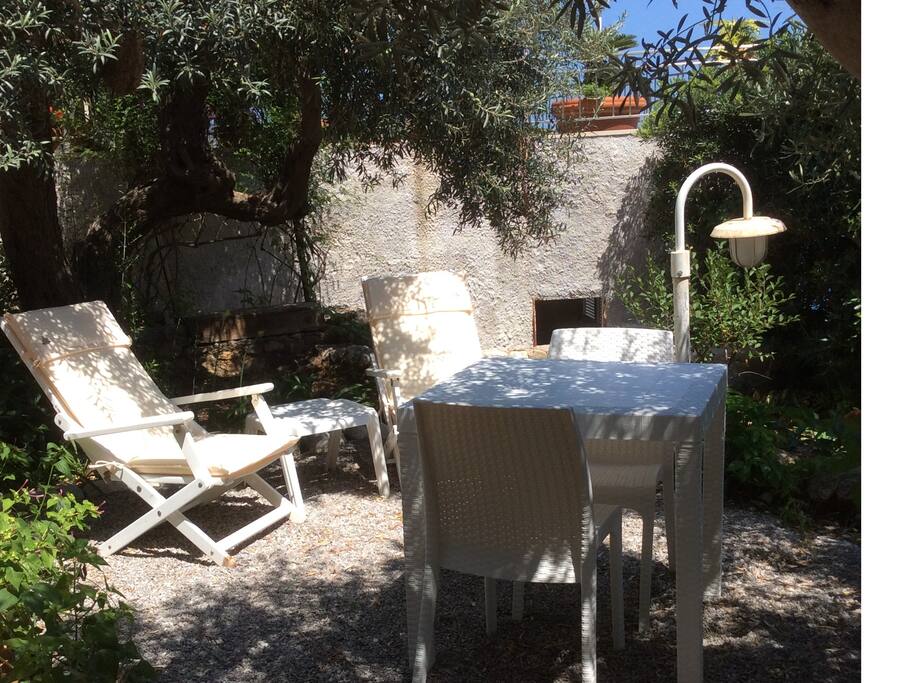 zona pranzo all'aperto di pertinenza esclusiva
