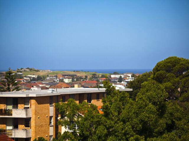 Sunny townhouse apartment gallery image 5