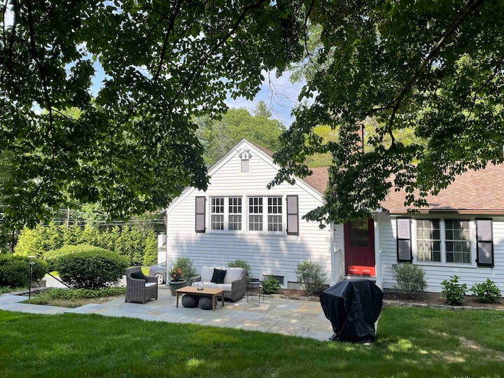 Newly renovated guesthouse with a patio