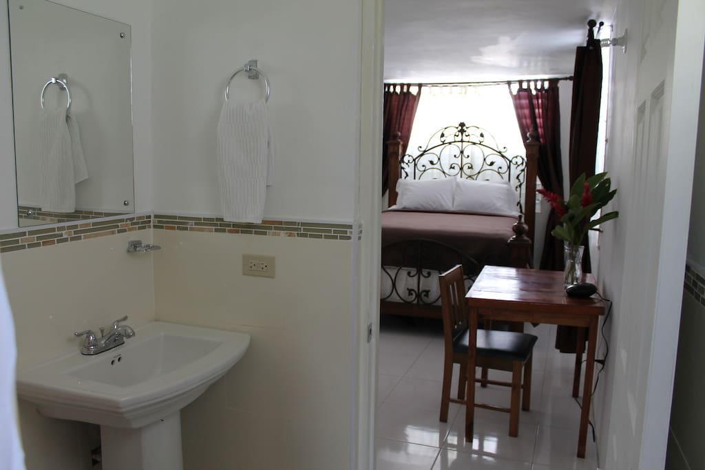 Master bedroom en suite