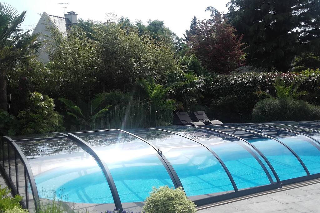 Piscine commune aux hôtes chauffées aux environ de mi-avril