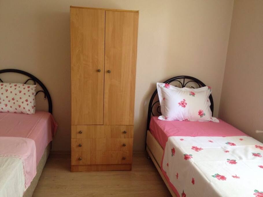 2 adet Single yataklı + Balkonlu odamız