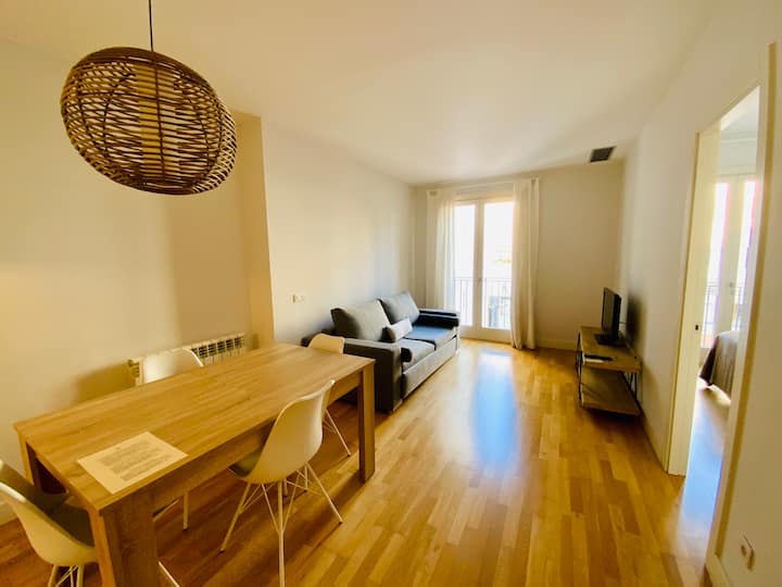 The ideal place to stay in downtown Girona Apartments for Rent in
