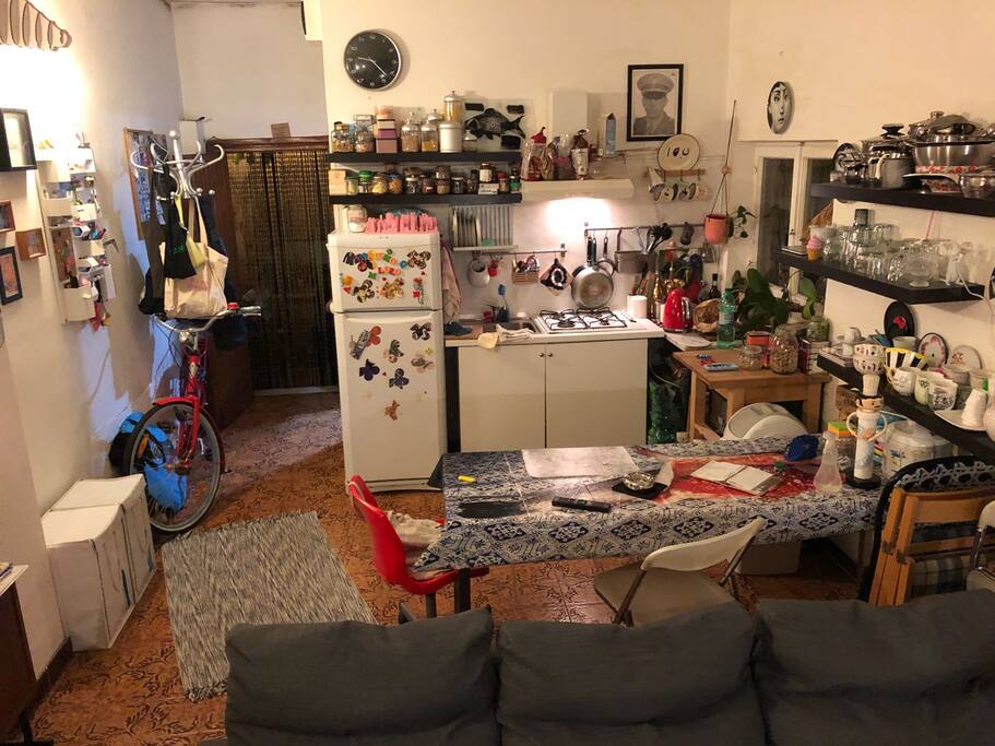 Un soggiorno sereno passa attraverso un'allegra cucina