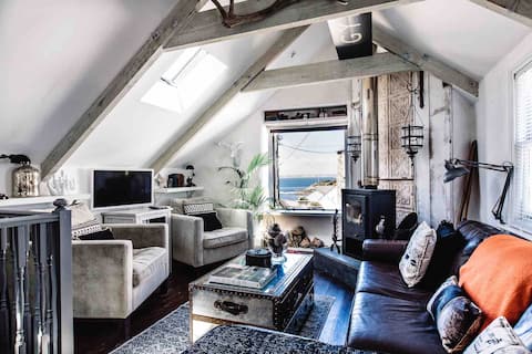 Luxury selfcatered holiday cottage above the beach
