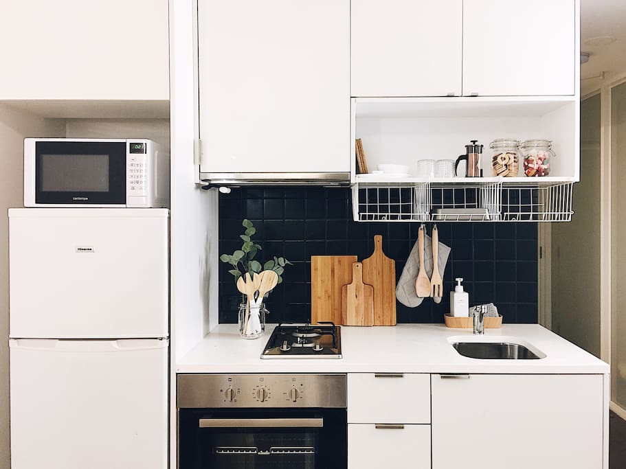 Kitchen with oven, electric cooker, microwave, freezer
