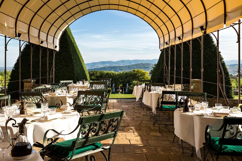 Terrasse d'été du restaurant