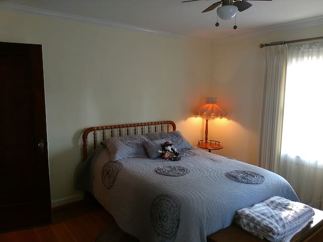 Private Room in Quiet, Clean, Cozy Home