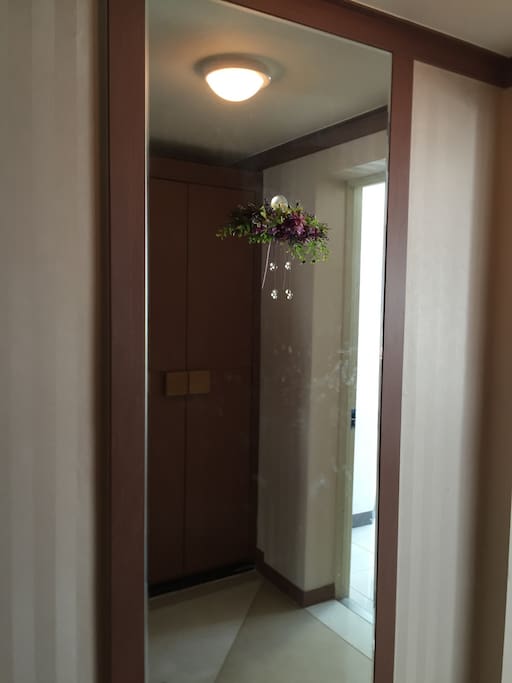 Big welcoming mirror