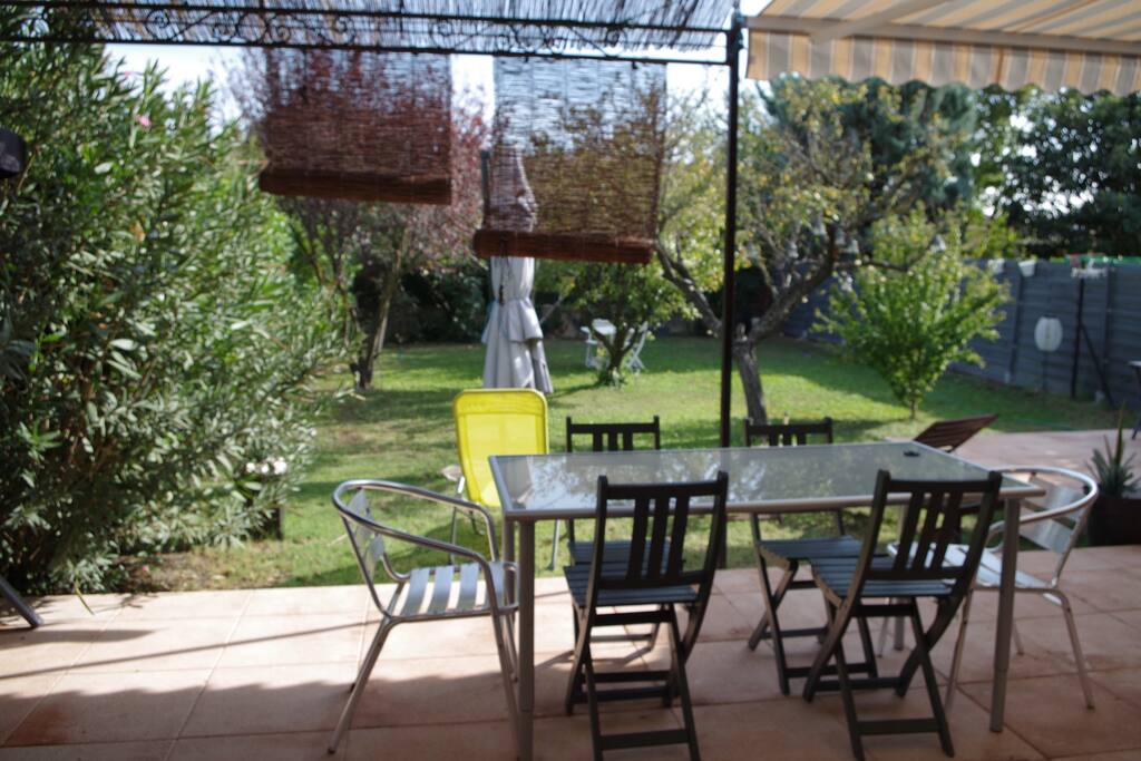 Terrasse ombragée.
