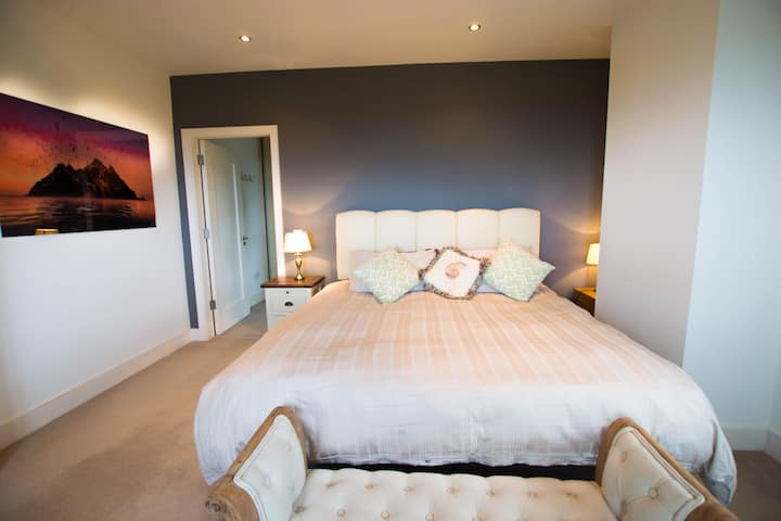 Master Bedroom - Superking Size Bed, Walk-in Wardrobe & EnSuite
