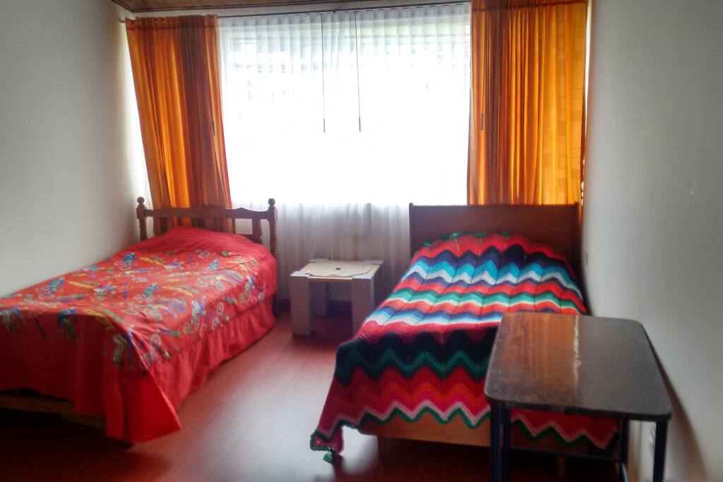 Habitacion 1 / 2 Camas personales, incluye closet