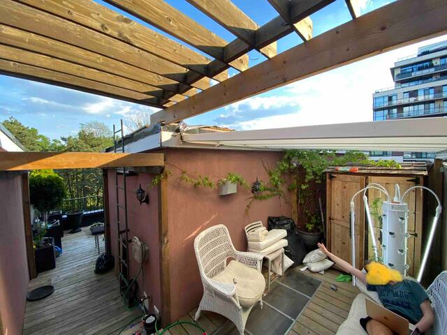 3 Bed Home w/Park Views/on Bloor st. Above subway.