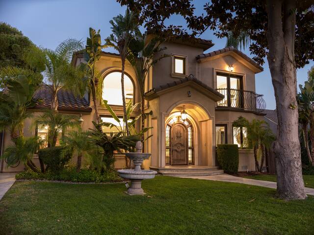 Stunning Mediterranean with pool, spa, bbq, gym. gallery image 4