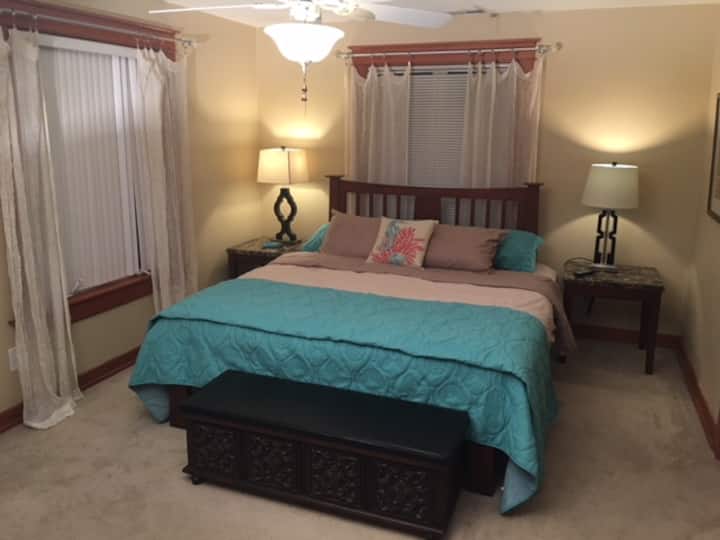 Master quarter (third floor) sunrise view opt. แค่เปิดมู่ลี่