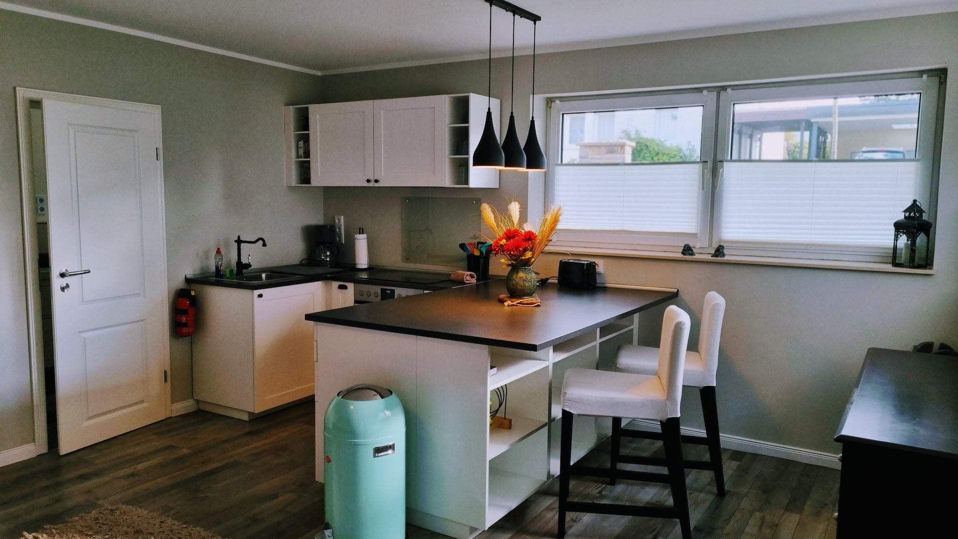 Exclusive underground apartment on Lake Kemnader