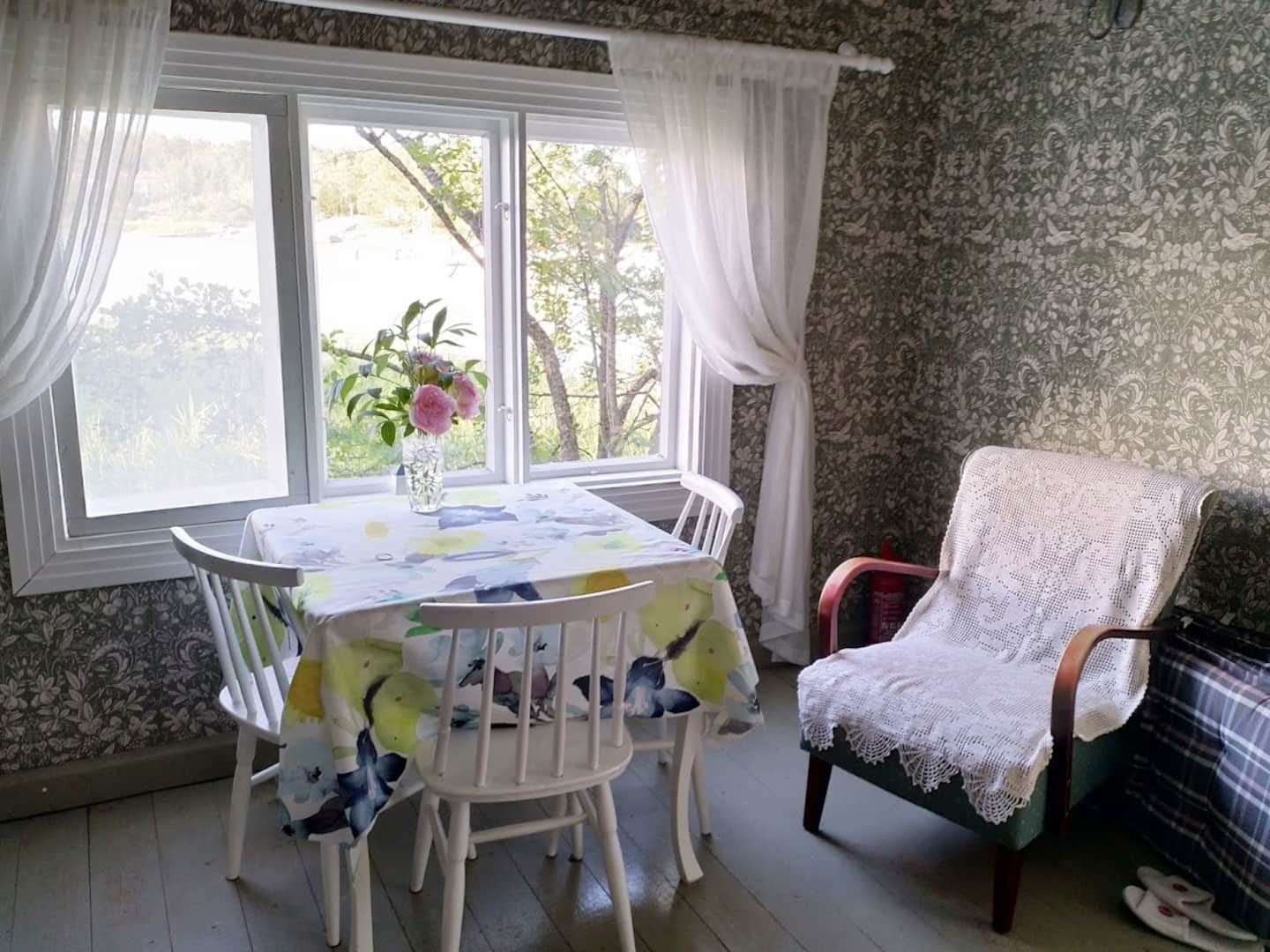Naantalissa Idyllinen, Pieni Merenranta Mökki . 5