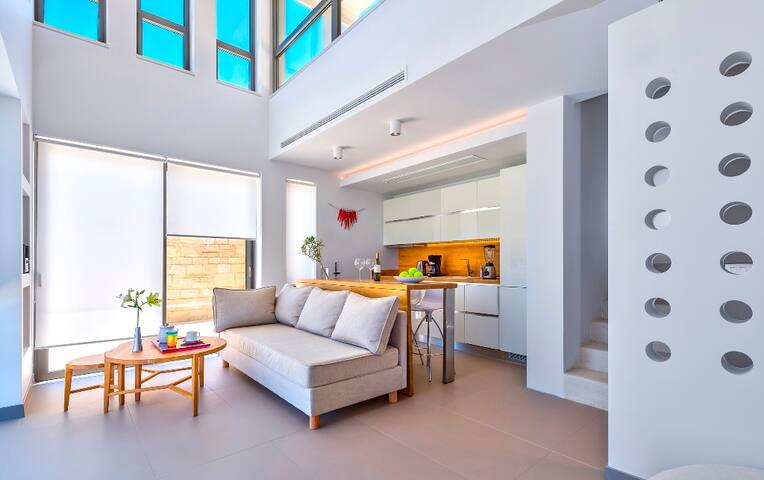 Luxury 2 bedroom villa with private infinity pool gallery image 3