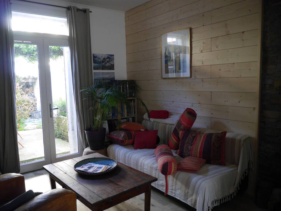salon sur la petite cour