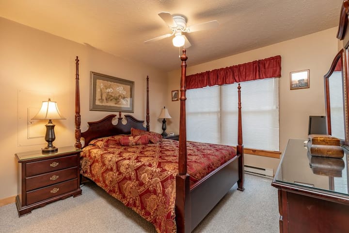 Chumba cha kulala #3- Kitanda cha ukubwa wa Malkia. Smart TV.