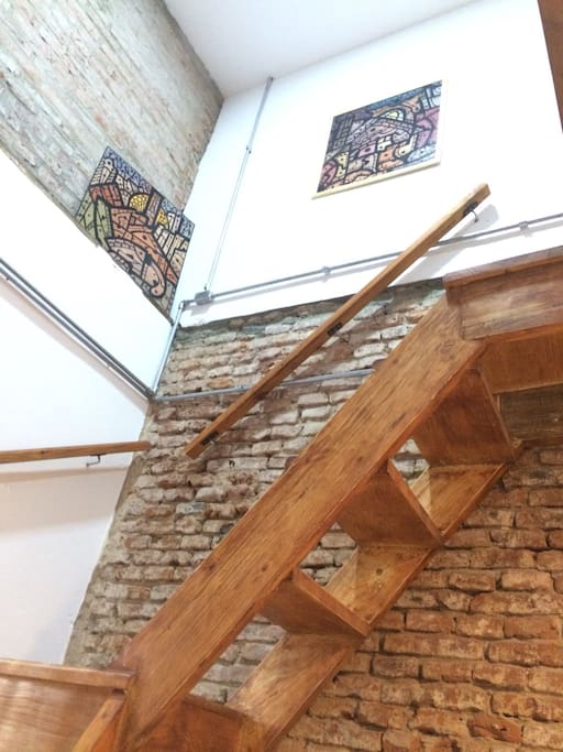 escalera hacia el dormitorio