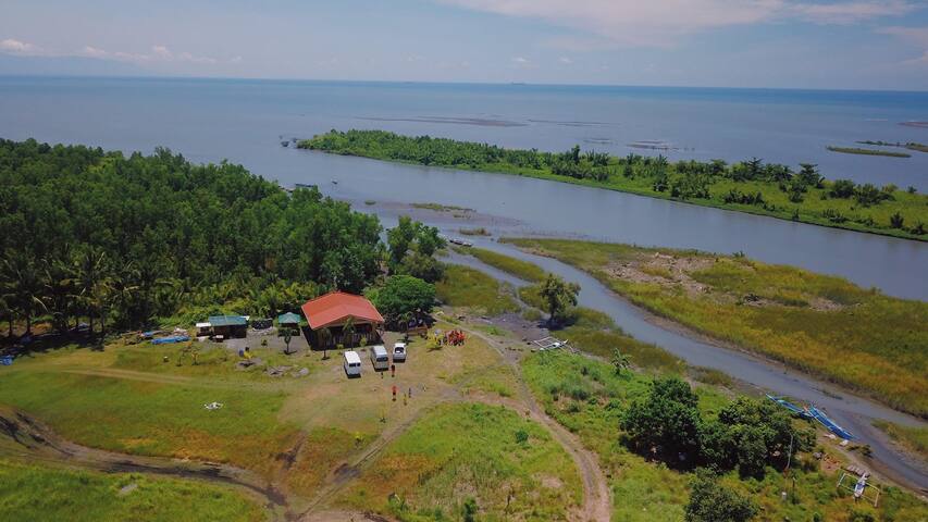 Beautiful Location 3 meters from the ocean.