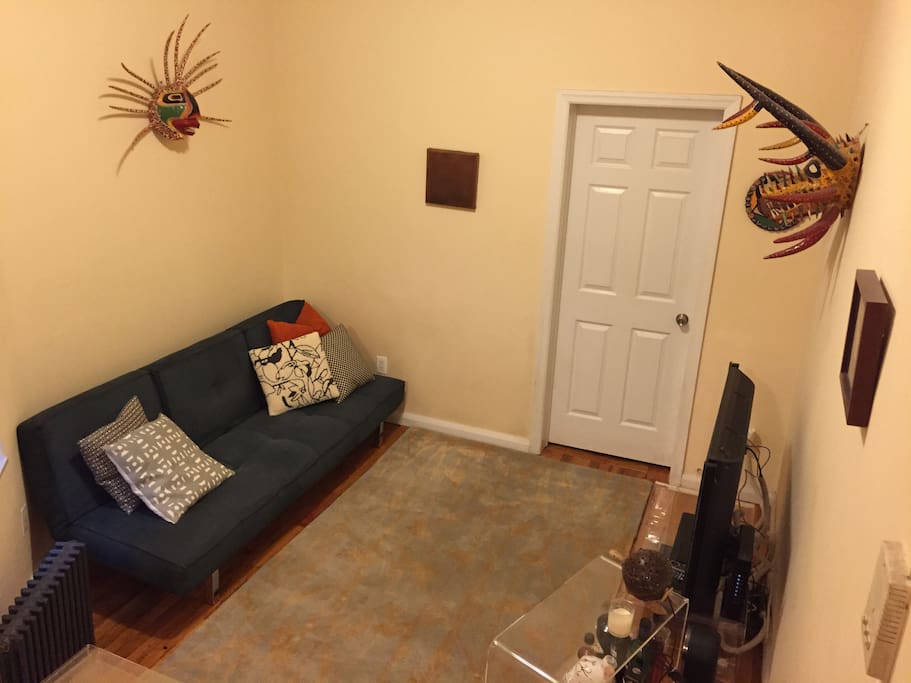 Charming one-bedroom (Livingroom)