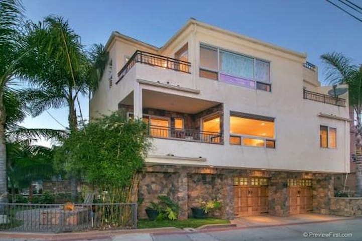 Ocean, Bay, Down Town panorama views,