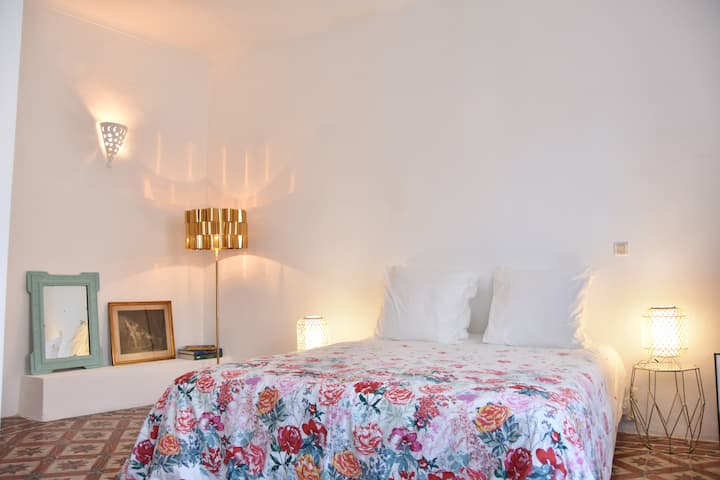 Dhoma e madhe e gjumit dhe 160 krevatet e saj