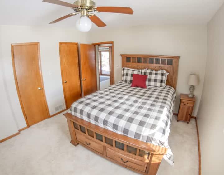 Bedroom #1 - Queen Bed, rooms sleeps 2