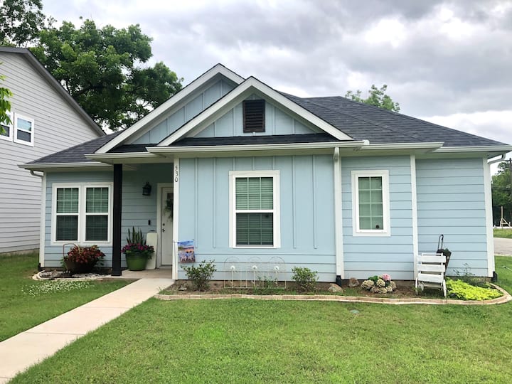 Home In Denison Cottage Retreat - Houses for Rent in Denison, Texas