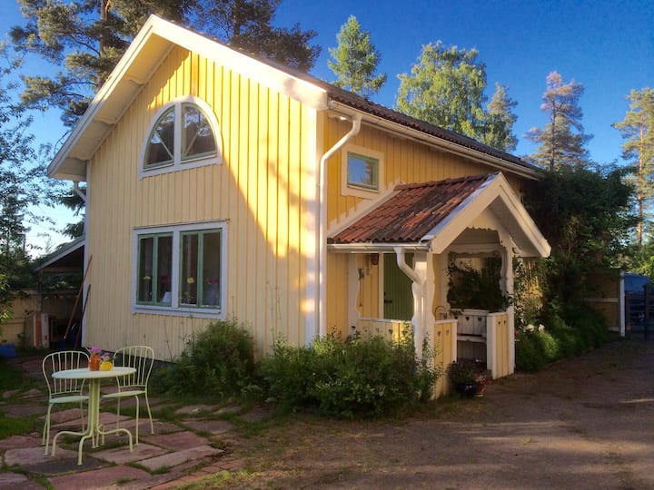 Cute studio house with lake view