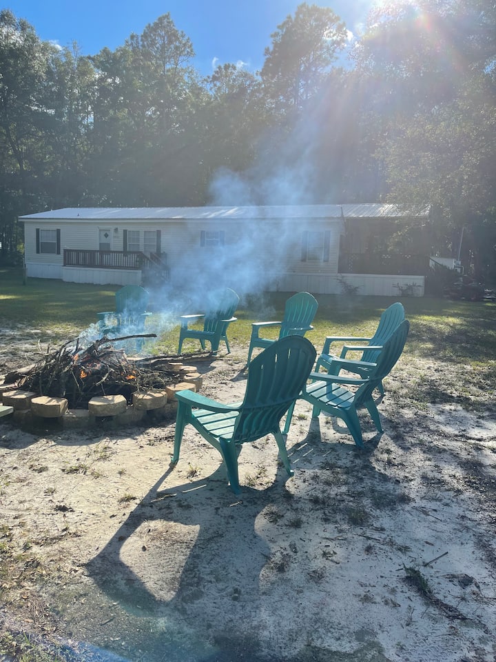 Country Springs Home, Spa Tub, Fire pit, King Bed Farm stays for Rent