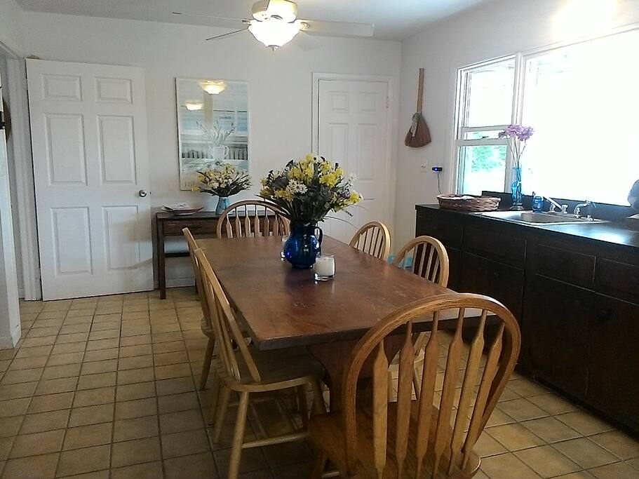 Eat-In Kitchen