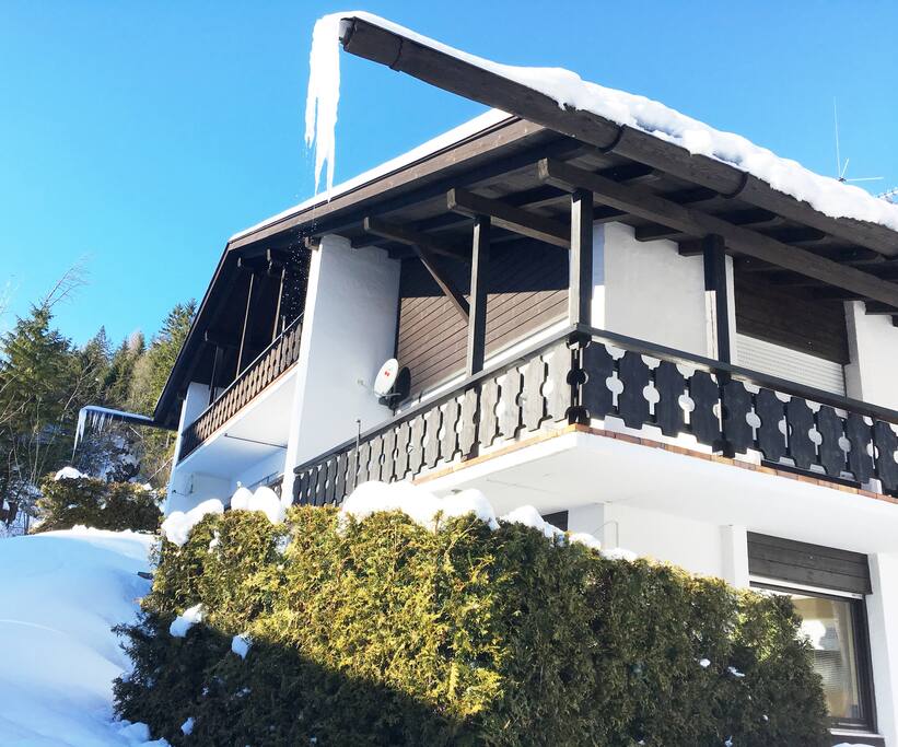 Hausansicht im Winter