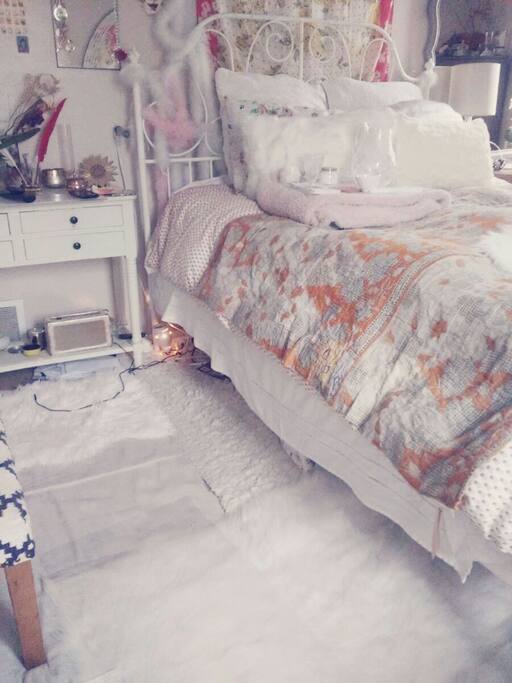 Clean place
Girly
