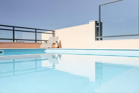 Apt/Luxury, 1st Line, Pool, Sea View, Bright