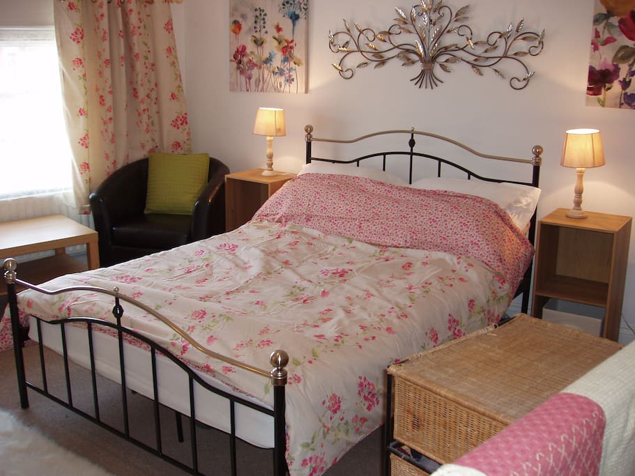 Top Bedroom with Great View of the Downs. Smart Tv.