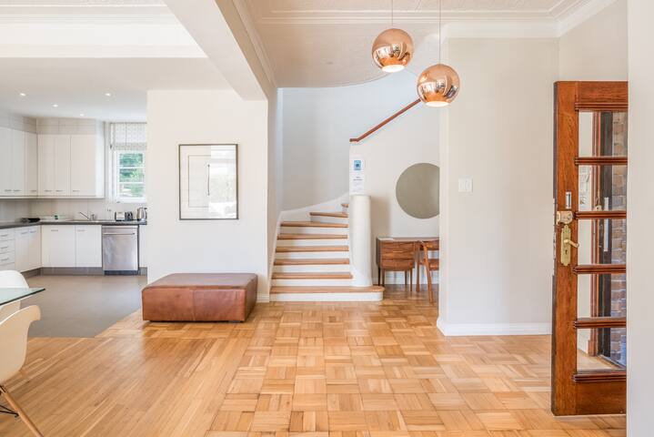 Camps Bay Gorgeous Bright Spacious Home gallery image 3