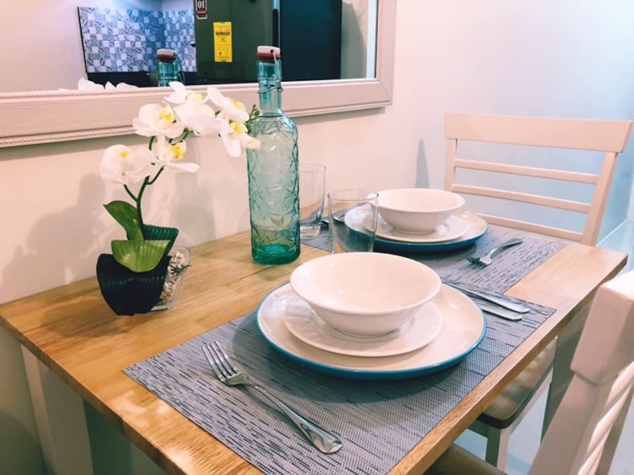 Complete dining set for 3