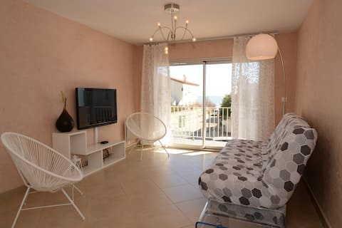 Annonce Airbnb populaire: 2nd line apartment with sea view and private square à Mauguio