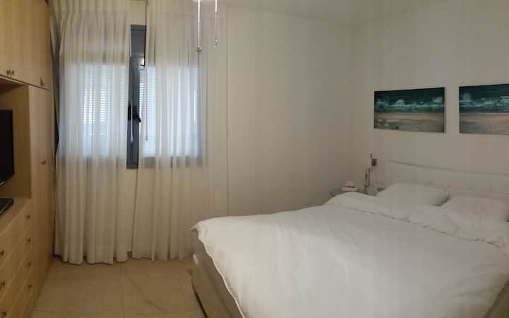 голямо и удобно легло с голям килер 