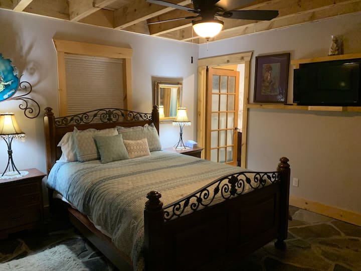 6 Best PetFriendly Airbnbs In Tobermory, Canada Updated 2024 Trip101