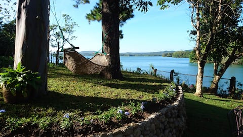 Villa Ippa - Charming waterfront by lake Caliraya