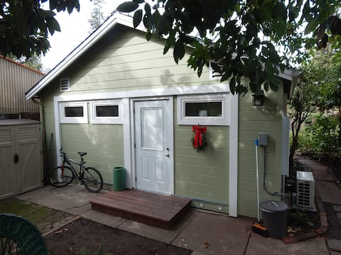 Garden getaway near SF