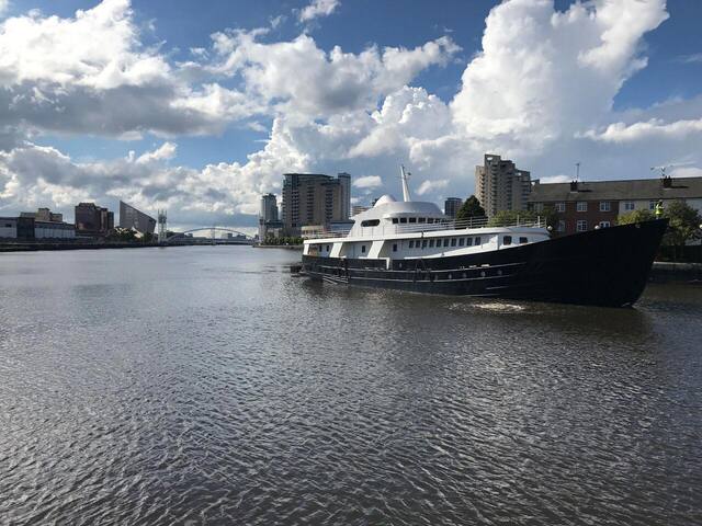 130ft Classic Yacht near Man Utd & Media City