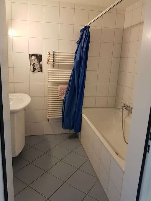 Badezimmer mit grosser Badewanne